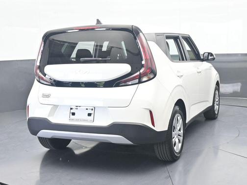 Snow White Pearl 2023 Kia Soul LX