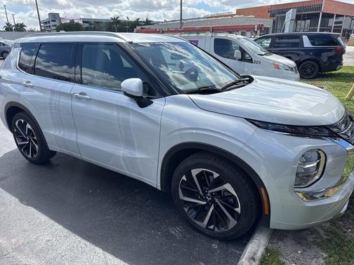 2023 Mitsubishi Outlander SEL