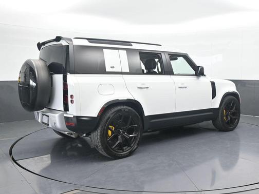 2024 Land Rover Defender P400 S