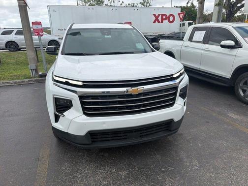 Summit White 2025 Chevrolet Traverse LT