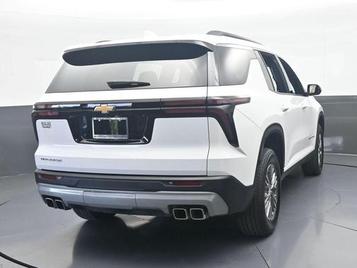 Summit White 2025 Chevrolet Traverse LT