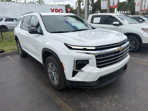 Summit White 2025 Chevrolet Traverse LT