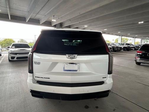 2022 Cadillac Escalade Sport