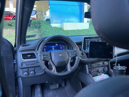 2022 Chevrolet Suburban RST