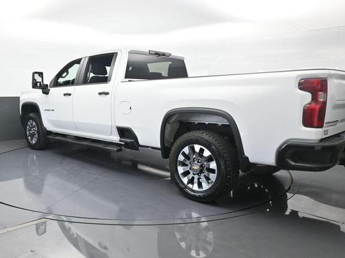 Summit White 2022 Chevrolet Silverado 2500 Custom