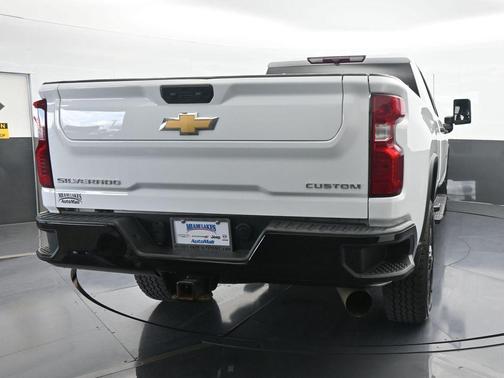 Summit White 2022 Chevrolet Silverado 2500 Custom