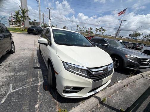 White 2019 Honda Odyssey Elite