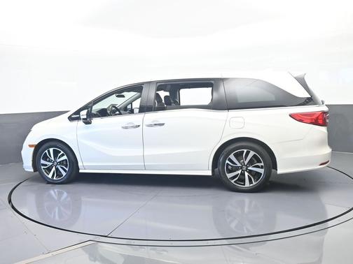White 2019 Honda Odyssey Elite