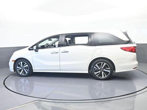 White 2019 Honda Odyssey Elite