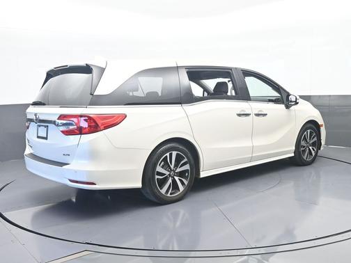 White 2019 Honda Odyssey Elite