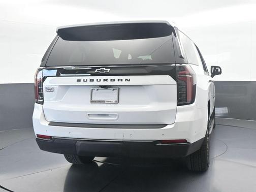 2025 Chevrolet Suburban LT