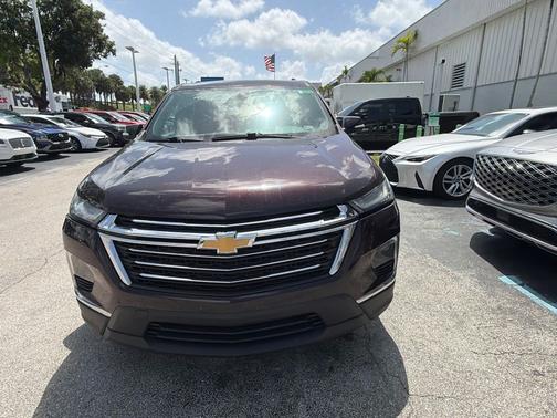 Black Cherry Metallic 2022 Chevrolet Traverse LT Leather