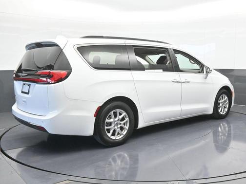 2022 Chrysler Pacifica Touring-L