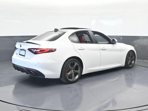 2017 Alfa Romeo Giulia Base