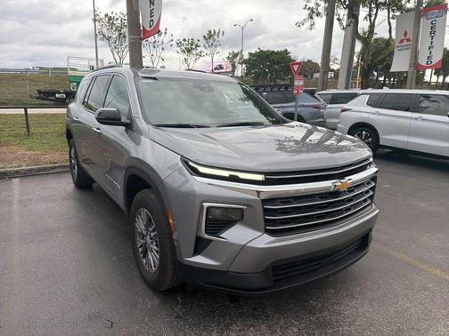 2025 Chevrolet Traverse LT