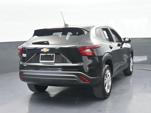 Mosaic Black Metallic 2024 Chevrolet Trax LS