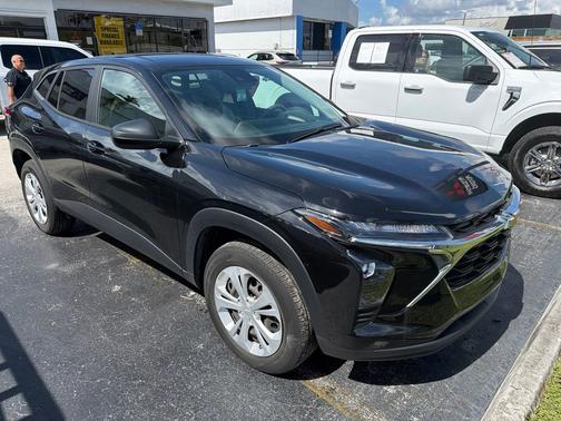Mosaic Black Metallic 2024 Chevrolet Trax LS