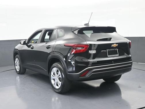 Mosaic Black Metallic 2024 Chevrolet Trax LS