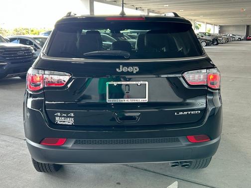 Diamond Black Crystal Pearlcoat 2022 Jeep Compass Limited