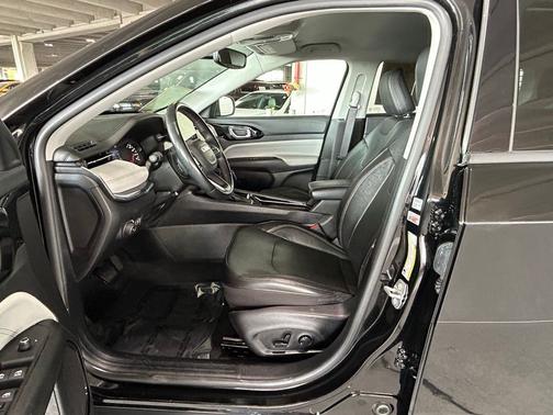 Diamond Black Crystal Pearlcoat 2022 Jeep Compass Limited