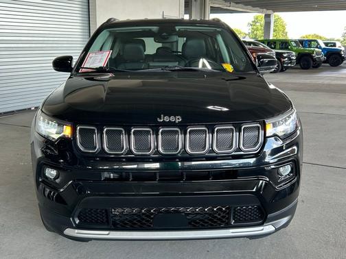 Diamond Black Crystal Pearlcoat 2022 Jeep Compass Limited