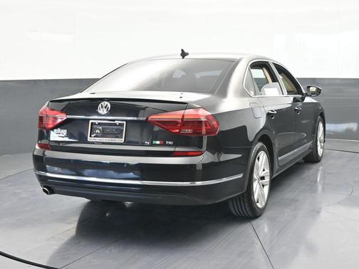 2018 Volkswagen Passat 2.0T SEL Premium