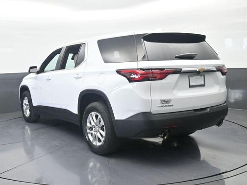 Summit White 2022 Chevrolet Traverse LS