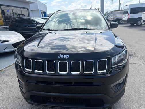 Diamond Black Crystal Pearlcoat 2020 Jeep Compass Latitude