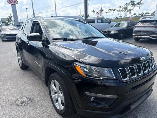 Diamond Black Crystal Pearlcoat 2020 Jeep Compass Latitude