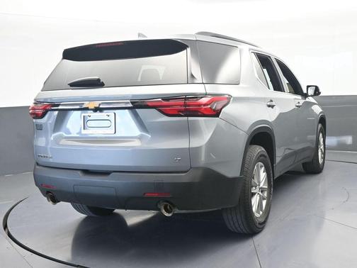 Sterling Gray Metallic 2023 Chevrolet Traverse LT Cloth