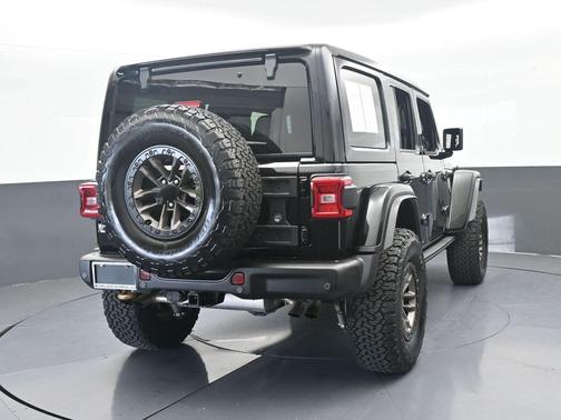 Black Clearcoat 2025 Jeep Wrangler Rubicon 392