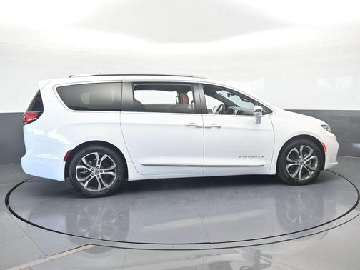 2024 Chrysler Pacifica Pinnacle