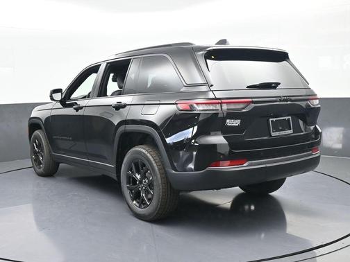 2026 Jeep Grand Cherokee Laredo