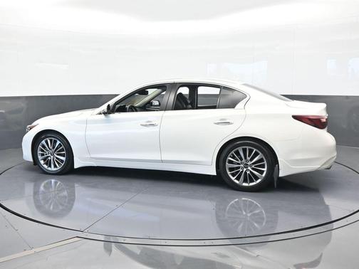 2022 INFINITI Q50 LUXE