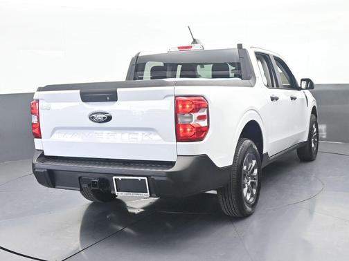 Oxford White 2025 Ford Maverick XLT