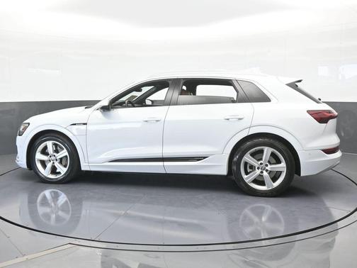 2019 Audi e-tron Premium Plus