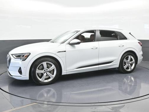 2019 Audi e-tron Premium Plus