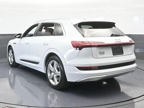 2019 Audi e-tron Premium Plus