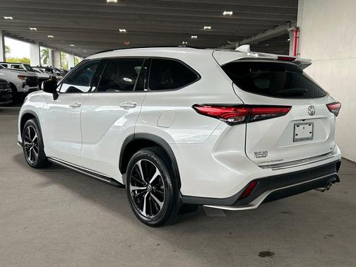 2022 Toyota Highlander XSE