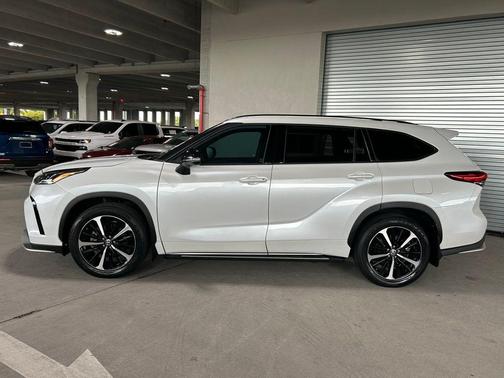2022 Toyota Highlander XSE