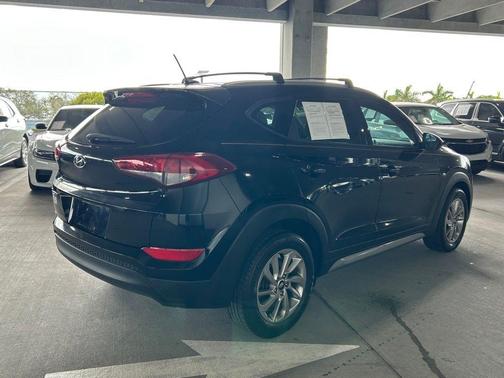 2017 Hyundai TUCSON SE