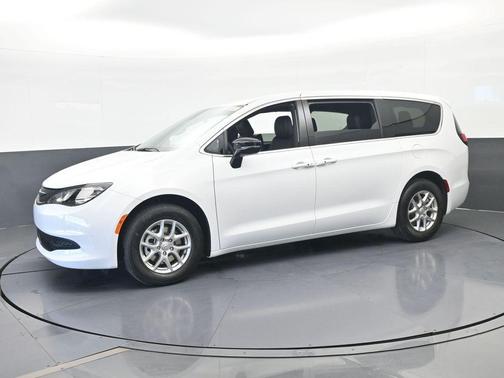 2026 Chrysler Voyager LX