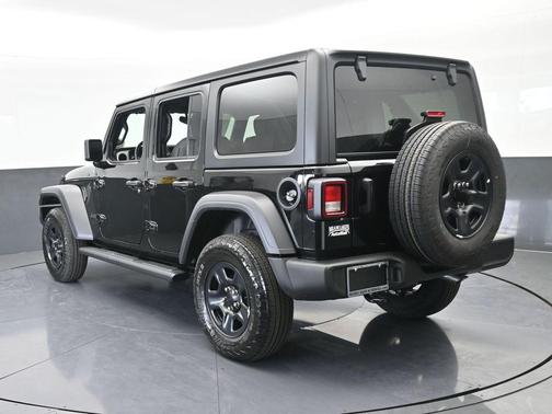 Black Clearcoat 2026 Jeep Wrangler Sport