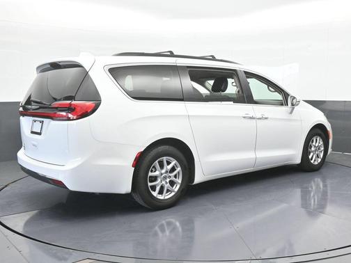 2022 Chrysler Pacifica Touring-L