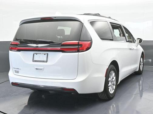 2022 Chrysler Pacifica Touring-L