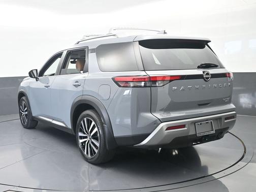Boulder Gray Pearl 2024 Nissan Pathfinder Platinum