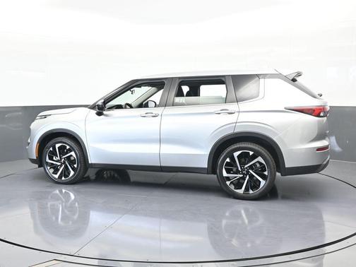 2022 Mitsubishi Outlander ES