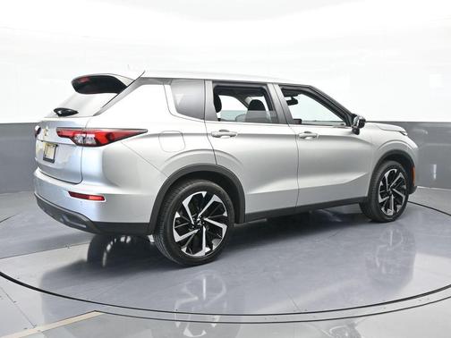 2022 Mitsubishi Outlander ES