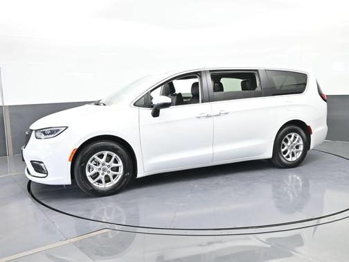 2023 Chrysler Pacifica Touring-L