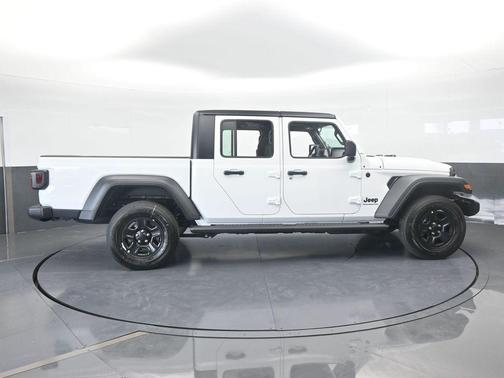 2026 Jeep Gladiator Sport
